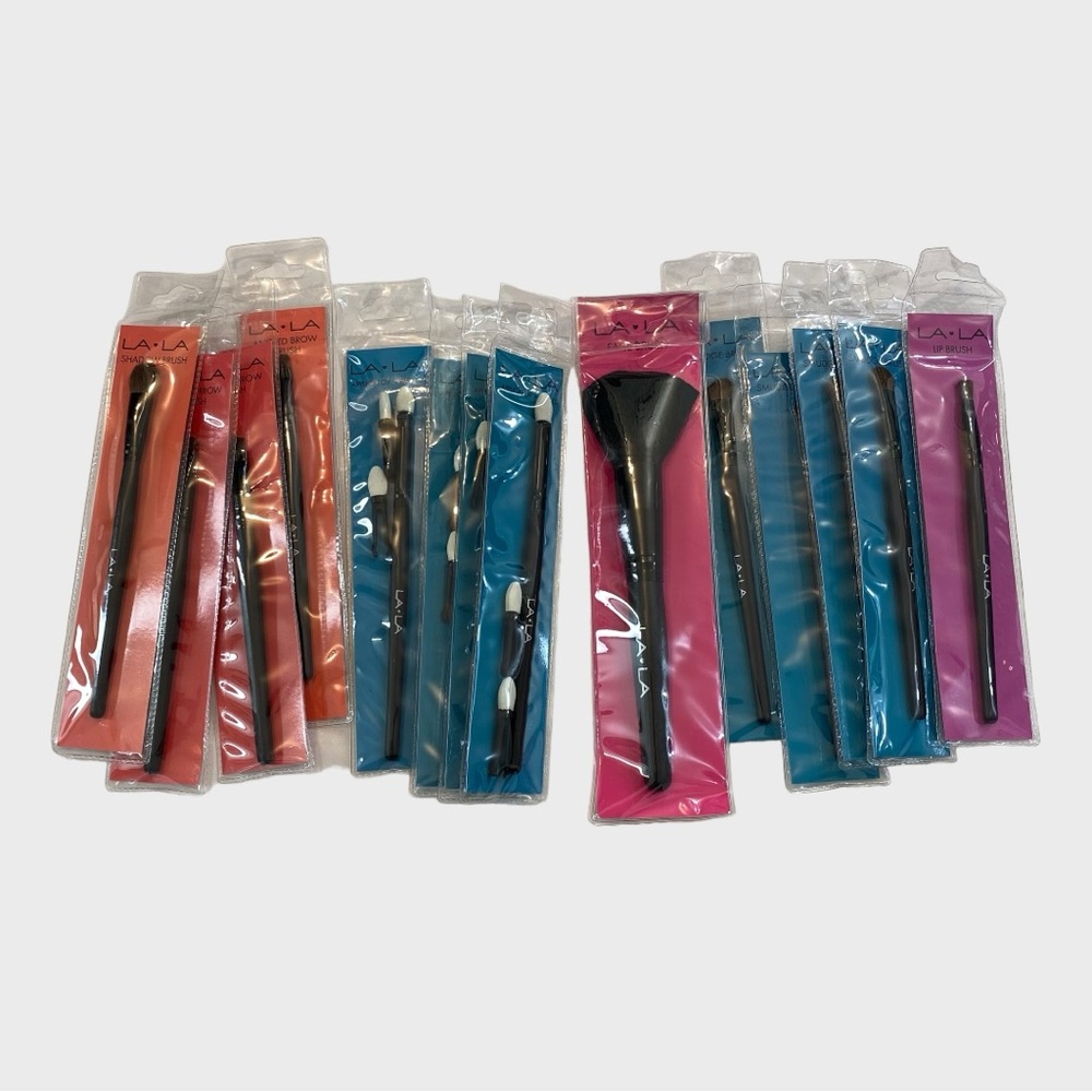 NEW LA LA Cosmetics Set of 14 Makeup Brushes Unused New in Package